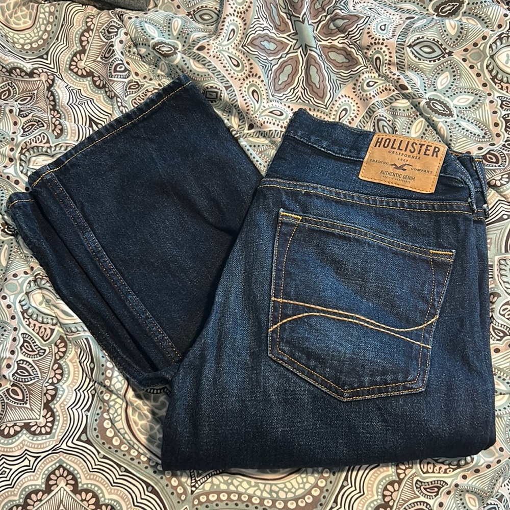 Men’s dark color jean hollister
